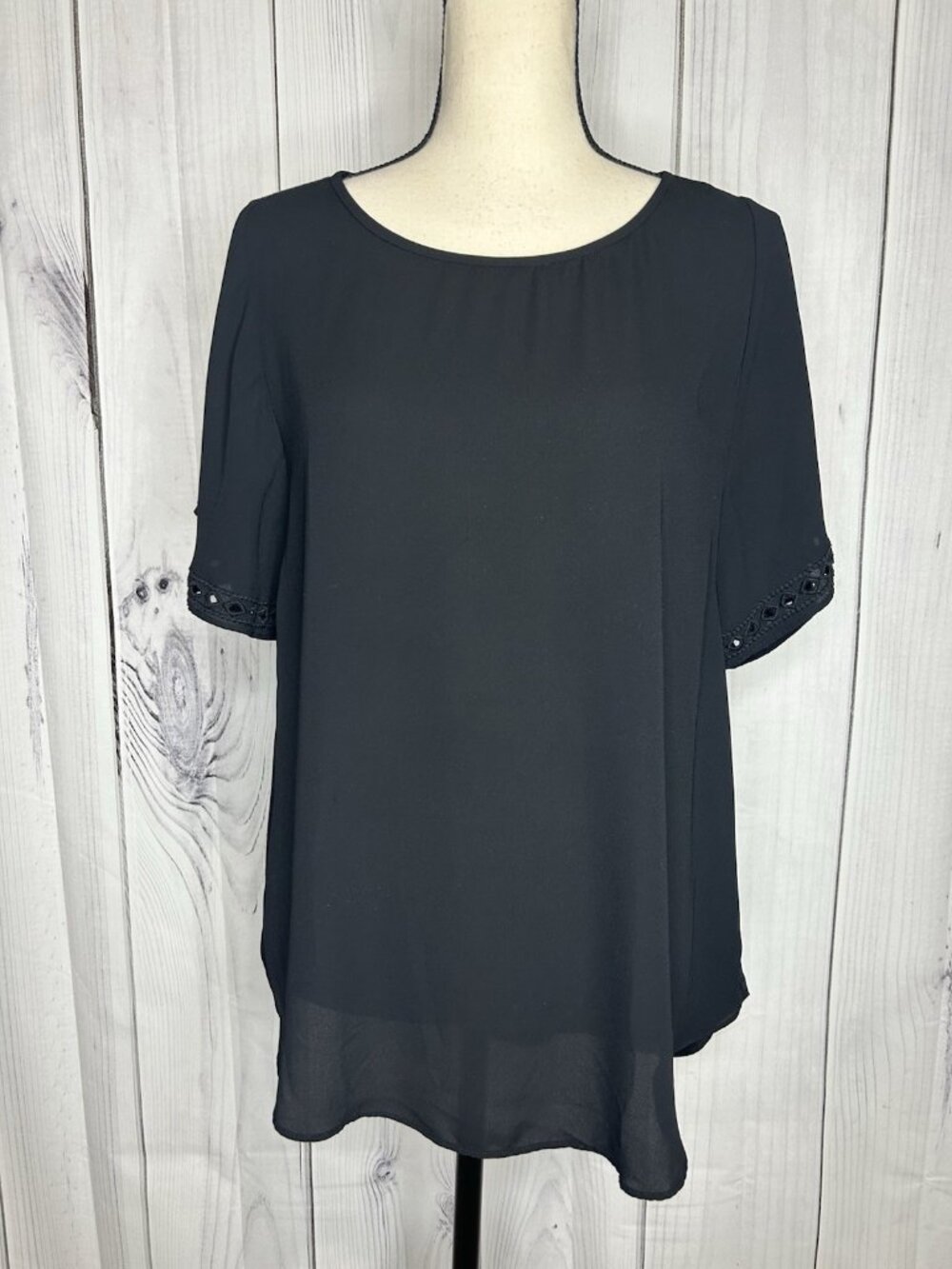 Ann Taylor Loft Black Scoop Neck Shirt Top Size Medium Embroidered Short Sleeve